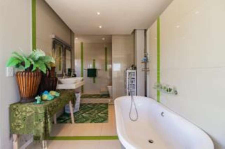 5 Bedroom Property for Sale in Van Riebeeckstrand Western Cape